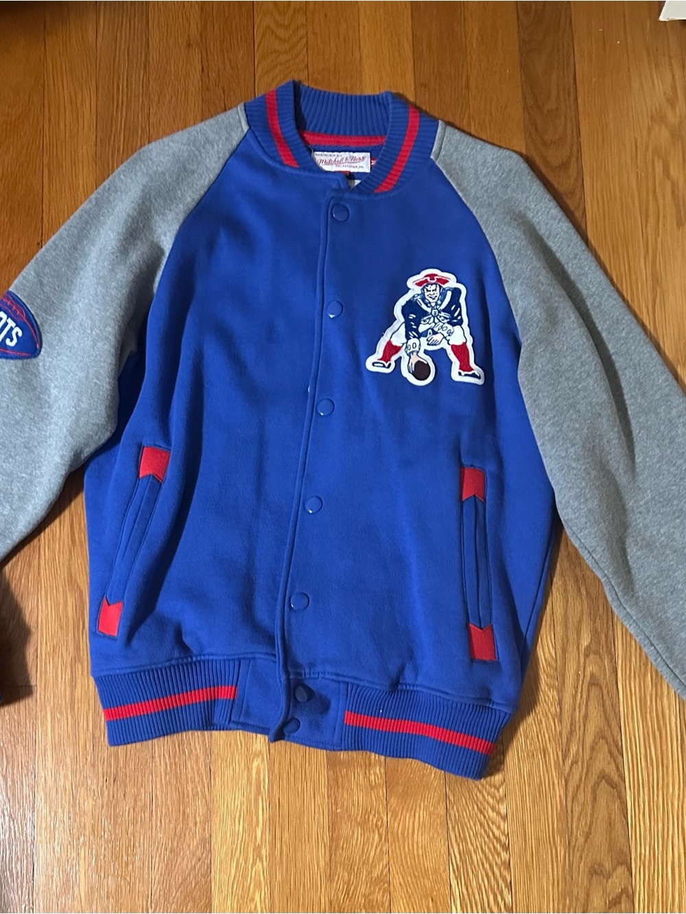 Mitchell & Ness Vintage Style Patriots football jacket. M. 80%cotton/20%poly